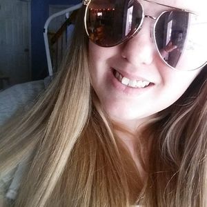 Meet your Posher, Emilie